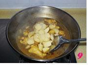 咖喱土豆炖翅根的做法步骤9