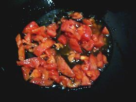 蒜香番茄炒西兰花的做法步骤3