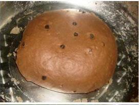 心形巧克力面包的做法步骤2