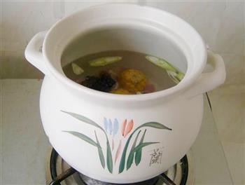 白果玉米排骨汤的做法步骤9