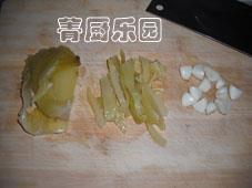 咸菜蒜香苦瓜排骨汤的做法图解4