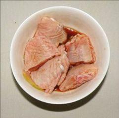 冻豆腐香菇鸡翅煲的做法步骤2