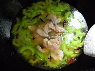 五味苦瓜鱼片汤的做法步骤4