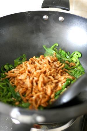 青椒炒肉丝的做法步骤9