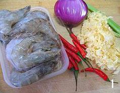 泰式鲜虾银耳沙拉的做法图解1