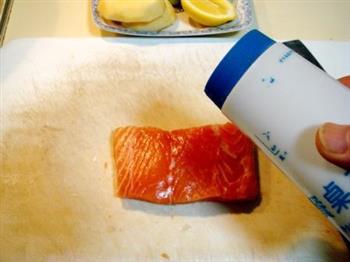 香煎挪威三文鱼的做法步骤3
