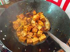 肉酱烧豆腐的做法步骤2