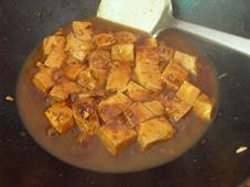 肉酱烧豆腐的做法步骤4