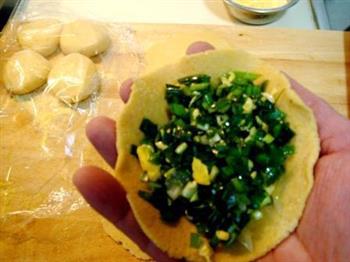 烤玉米面橄榄馅饼的做法步骤9