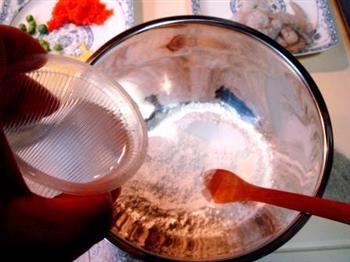 蟹黄鲜虾烧麦的做法步骤1