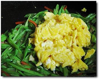鸡蛋炒四季豆的做法步骤6