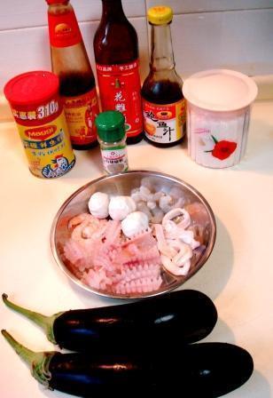 什锦海鲜茄子煲的做法步骤1