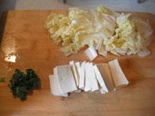 虾皮豆腐白菜海带汤的做法图解1