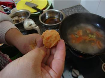 西红柿胡萝卜肉丸汤的做法步骤8