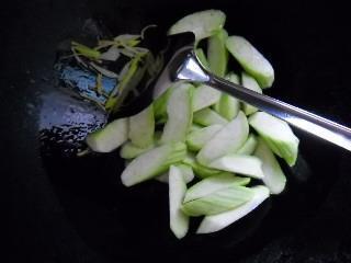 丝瓜汆无花果肉丸子的做法步骤4