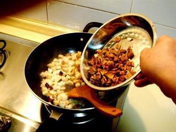 蘑菇豆干炸酱面的做法步骤6