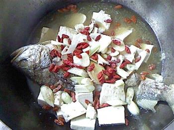 黄鱼炖豆腐的做法步骤5