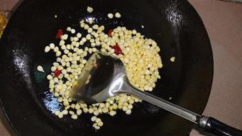干辣椒炒玉米粒的做法步骤2