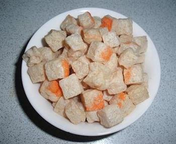 豆腐粒香菇干鱿鱼粥的做法图解1