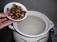 豆腐粒香菇干鱿鱼粥的做法步骤10