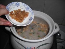 豆腐粒香菇干鱿鱼粥的做法步骤15