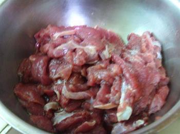 家庭版蚝油牛肉的做法图解1