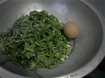 鸡蛋韭菜盒子的做法步骤2