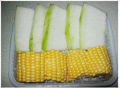 冬瓜玉米蒸排骨的做法步骤2