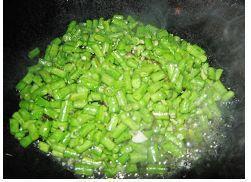 榄菜肉末豆角粒的做法步骤4