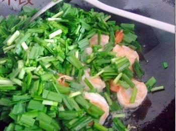 韭菜虾仁炒河粉的做法步骤6
