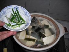 海带豆腐鲫鱼汤的做法步骤8