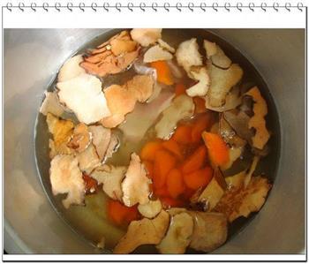 土茯苓茨实薏米煲瘦肉的做法步骤4