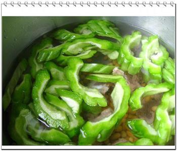 苦瓜黄豆排骨汤的做法步骤4