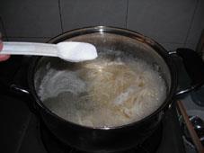豆腐粒鲜虾汤面的做法步骤10