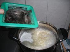 豆腐粒鲜虾汤面的做法步骤11