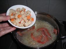 豆腐粒鲜虾汤面的做法步骤12