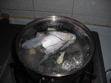 紫菜鱼头汤的做法步骤4