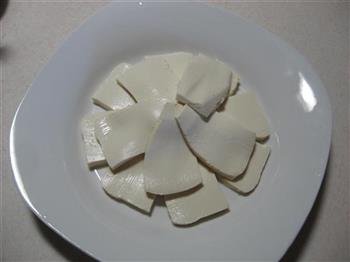 剁椒皮蛋拌豆腐的做法图解1