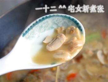胡萝卜菌菇鲫鱼汤的做法步骤8