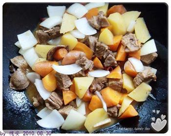 土豆胡萝卜炖牛腩的做法步骤10