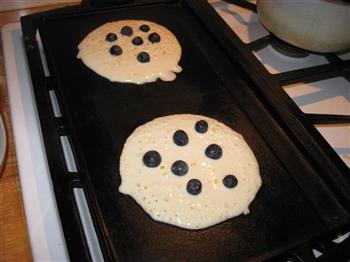 美式早餐蓝莓松饼的做法步骤2