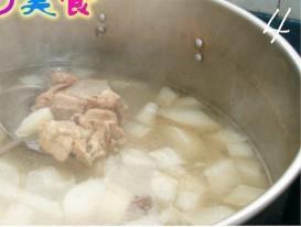 白萝卜煲猪骨汤的做法步骤4
