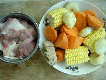 鲜蔬猪骨汤的做法图解1