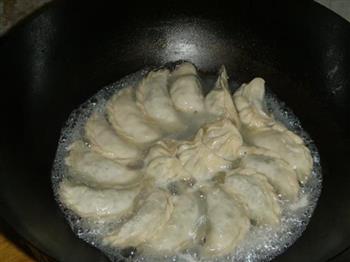 香煎韭菜猪肉饺子的做法步骤7