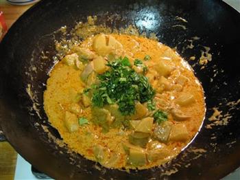 泰式红咖喱焖鸡的做法步骤4