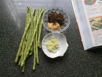 虾米糟菜拌豇豆的做法图解1