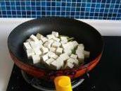 酱香葱油豆腐的做法步骤4
