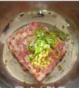 韭菜猪肉水饺的做法步骤2