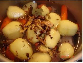土豆红萝卜焖羊腩的做法步骤3
