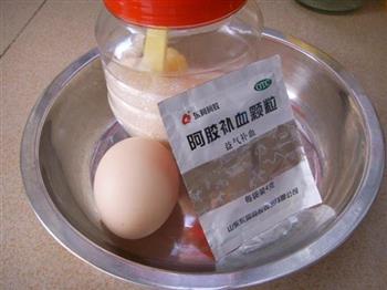 阿胶鸡蛋羹的做法步骤1